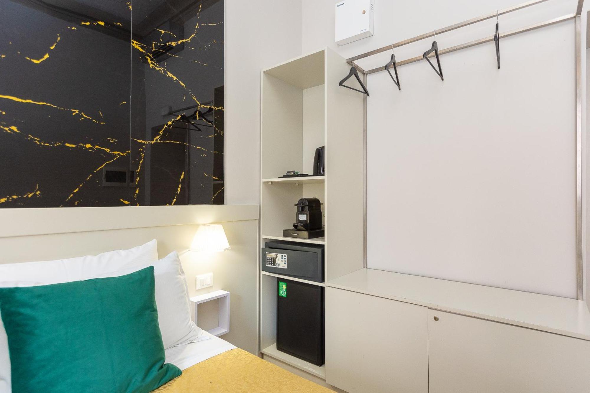 Iron Cityaus Termini Roma Dış mekan fotoğraf