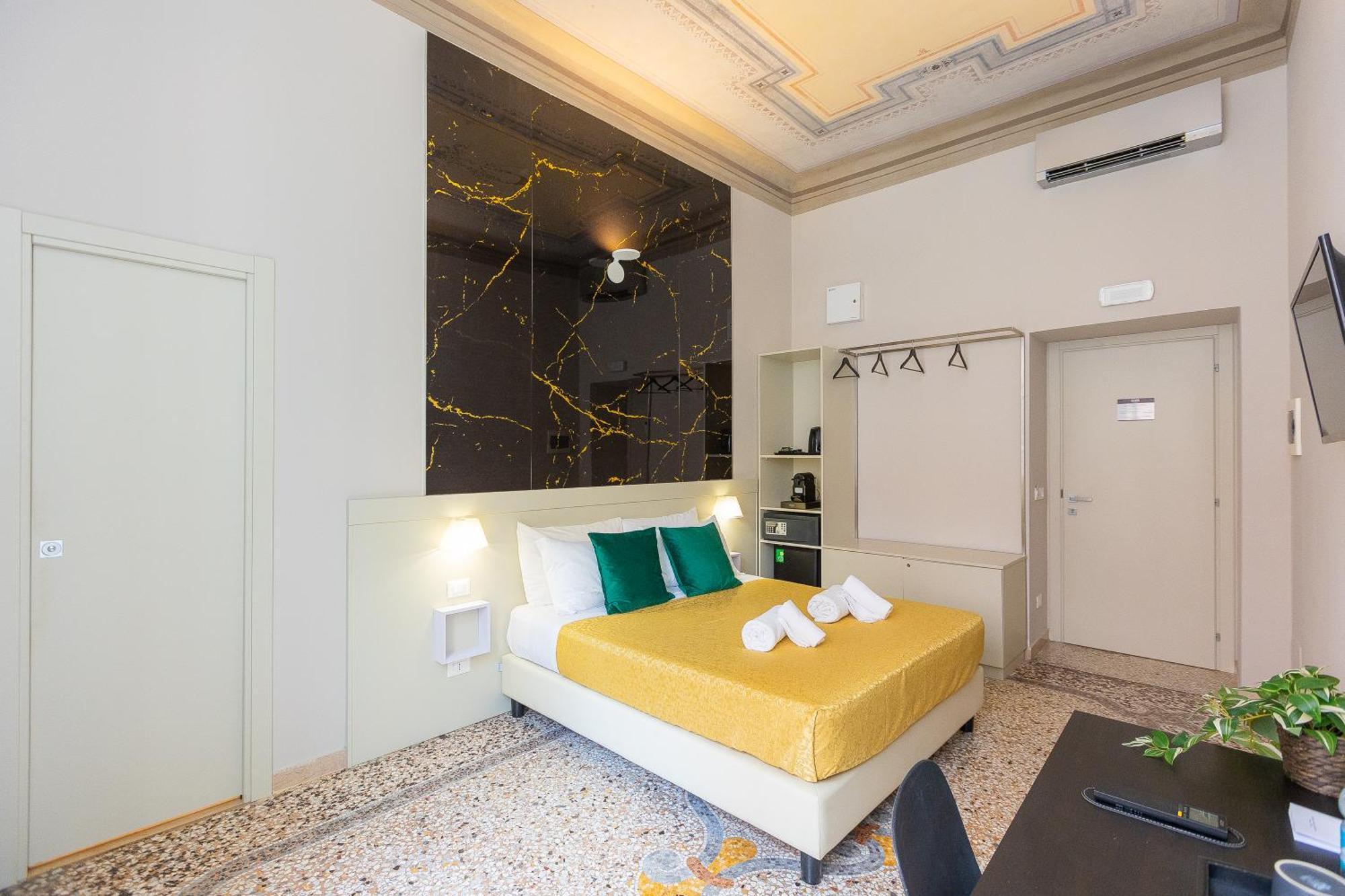 Iron Cityaus Termini Roma Dış mekan fotoğraf