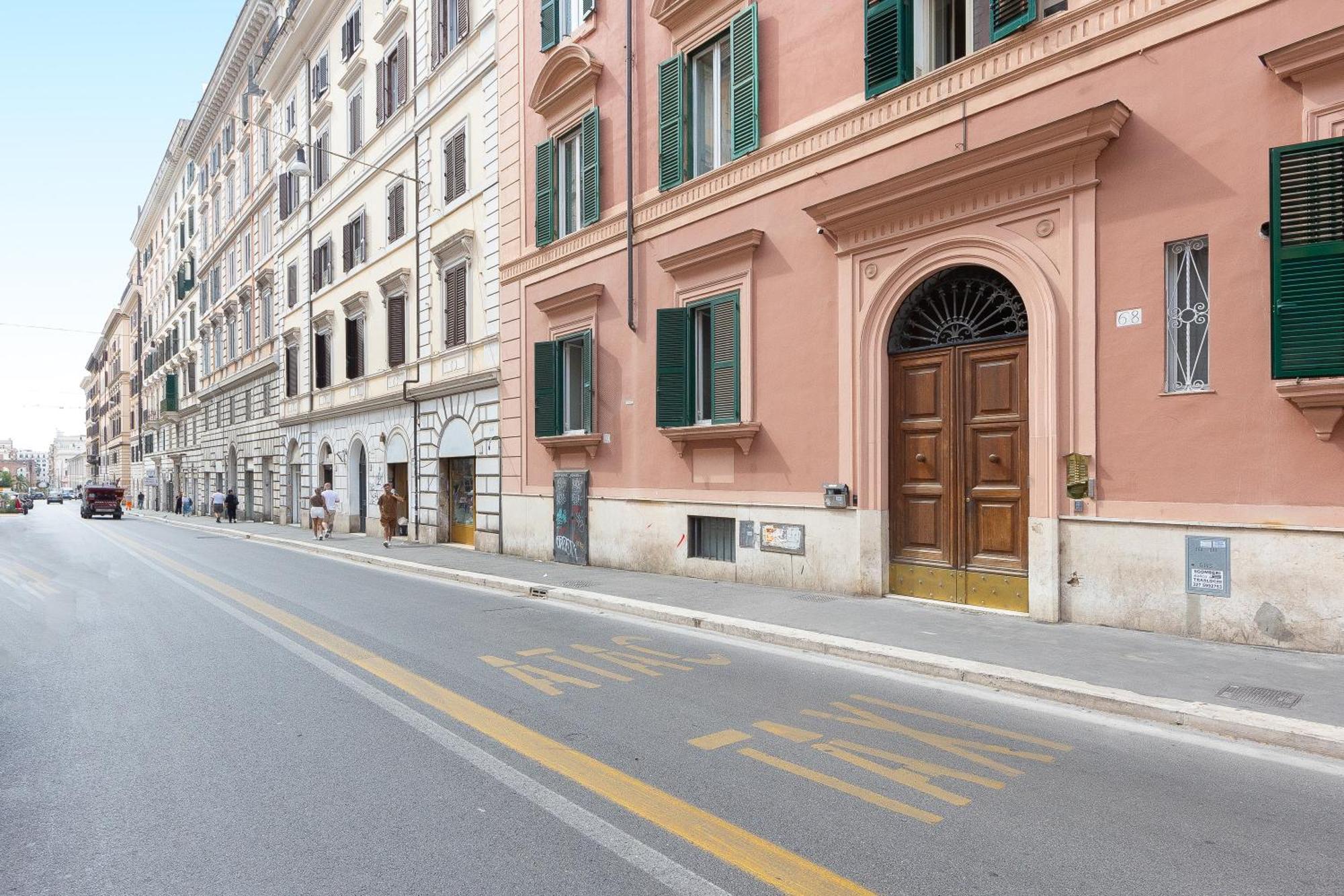 Iron Cityaus Termini Roma Dış mekan fotoğraf